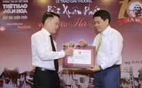 Chủ tịch Hà Nội Nguyễn Đức Chung nhận giải Bùi Xuân Phái