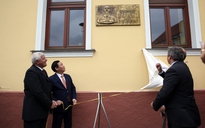 Đặt biển đồng lưu niệm Chủ tịch Hồ Chí Minh thăm Slovakia