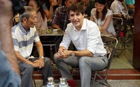 Thủ tướng Canada uống cà phê vỉa hè TP HCM