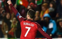 Ronaldo san bằng kỷ lục ghi bàn của Kiatisuk