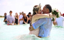 Đám cưới dưới biển của cô gái thích sống dưới nước hơn trên bờ