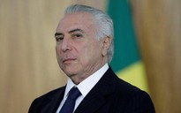 Nhậm chức 1 năm, Tổng thống Brazil dính "đòn chí mạng"