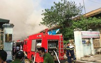 Cháy lớn tại kho hàng cảng Hà Nội