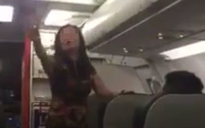 Cấm bay 12 tháng nữ khách chửi thề, gây sự trên máy bay