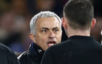 Mourinho: "Trọng tài phá hỏng trận đấu và giúp Chelsea thắng"