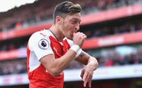 Ozil lỡ trận gặp Liverpool vì cúm