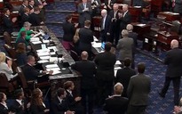 Dự luật thay Obamacare đạt kỳ tích, tổng thống Mỹ cảm ơn ông McCain