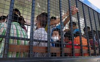 Hàng chục tù nhân Trung Quốc ôm chăn vượt ngục tại Thái Lan