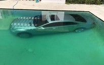 Bị "đá", người mẫu Nga dìm xe hơi của tình cũ xuống hồ bơi