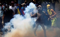 Biểu tình khắp Venezuela, hai sinh viên thiệt mạng