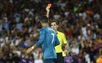 Đẩy trọng tài, Ronaldo đối mặt với án phạt