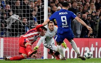 Lại hòa sân nhà, Chelsea mất ngôi đầu bảng