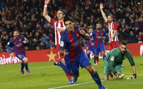 Suarez ghi bàn rồi bị thẻ đỏ, Barcelona vào chung kết Cúp Nhà vua