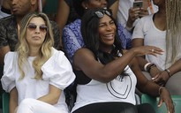 Serena bầu bì đến sân, Roland Garros "sốt" hôn nhân đồng giới