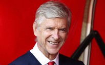 HLV Wenger gắn bó Arsenal thêm 2 năm