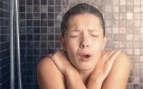 Tập tắm nước lạnh sẽ chống được bách bệnh?