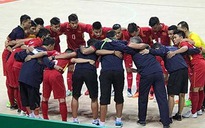 Hạ chủ nhà, futsal Việt Nam vào tứ kết AIMAG 5