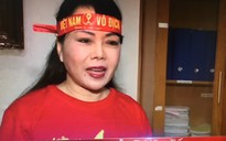 Clip Bộ trưởng Bộ Y tế mặc áo đỏ sao vàng cổ vũ U23 Việt Nam