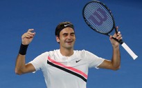 Federer bật khóc khi giữ cúp Úc mở rộng ở tuổi 36