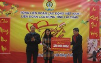 Chủ tịch Tổng LĐLĐ Việt Nam tặng quà Tết cho thầy cô giáo vùng biên giới
