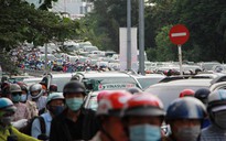 Kẹt xe nghiêm trọng trên đường Nguyễn Hữu Cảnh