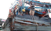 Ngư dân bàng hoàng kể lại giây phút bị tàu lạ đâm giữa biển