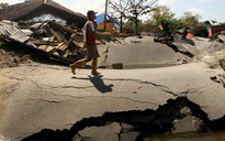 Sóng thần Indonesia: Chàng trai cứu hộ tìm thấy thi thể cha và em gái ôm chặt