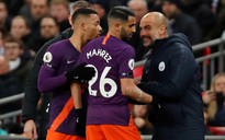 Giúp Man City đòi lại ngôi đầu, Mahrez tặng bàn thắng cho cố tỉ phú Thái Lan