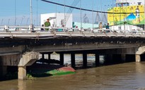 4 người suýt chết khi sà lan chui qua cầu bị chìm