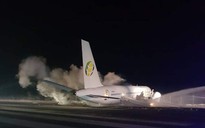 Đang bay gặp sự cố, máy bay Boeing khẩn cấp hạ cánh "cứng"