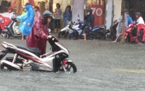 Đà Nẵng: Sau cơn mưa lớn, một số đường phố lại tiếp tục biến thành sông