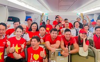 CĐV nhuộm đỏ 6 chuyến bay sang Malaysia "tiếp lửa" tuyển Việt Nam