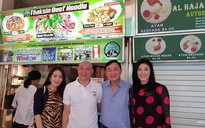 Rộ ảnh anh em bà Yingluck ăn "mì Thaksin" ở Singapore