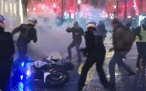 Pháp: Biểu tình "áo ghi-lê vàng" tiếp tục bùng cháy, số người chết tăng