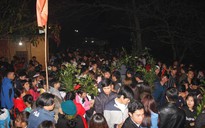 Phiên chợ quê độc đáo lúc nửa đêm thu hút hàng vạn người đến cầu may