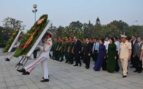 Lãnh đạo TP HCM viếng nghĩa trang liệt sĩ ngày giáp Tết