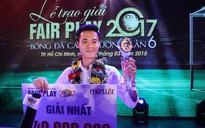 Nhận cúp Fair Play, Văn Toàn tặng hết tiền thưởng cho người hạng 3