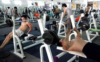 Chàng trai lăn ra đột quỵ lúc tập gym