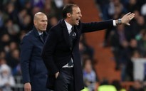 HLV Allegri ám chỉ chính trọng tài đã loại Juventus