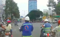 Clip hãi hùng tên cướp kéo cô gái giữa trung tâm Sài Gòn