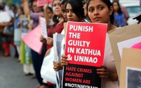Ấn Độ: Cha “tặng” con gái cho bạn già cưỡng hiếp tập thể