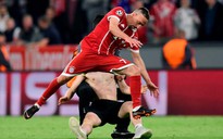 Ronaldo, Ribery bị fan cuồng "tấn công"
