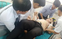 Học sinh đâm thầy giáo ở Quảng Bình trọng thương ra trình diện