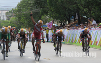 Dân Phú Quốc chen nhau xem đua xe đạp tranh Cúp “Gạo hạt ngọc trời”