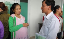 Hỗ trợ nữ công nhân mang thai bị mất việc