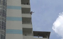 Thanh niên khỏa thân, đòi nhảy từ tầng 10 Bệnh viện Đồng Nai