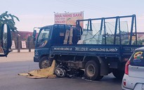 Xe máy tông vào hông xe tải sang đường, 1 phụ nữ tử vong tại chỗ