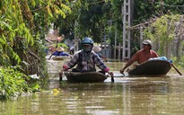 Hà Nội: Tất tả chạy lũ