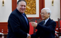 Tổng Bí thư Nguyễn Phú Trọng vui vẻ bắt tay Ngoại trưởng Mỹ Mike Pompeo