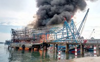 Tàu cháy giữa biển, 11 ngư dân Quảng Nam suýt chết